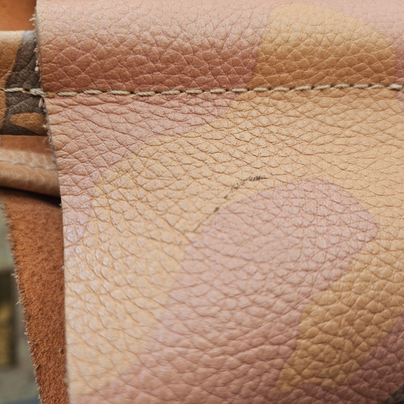 Ampersand As Apostrophe Camouflage Tote Bag - Picture 2 of 7